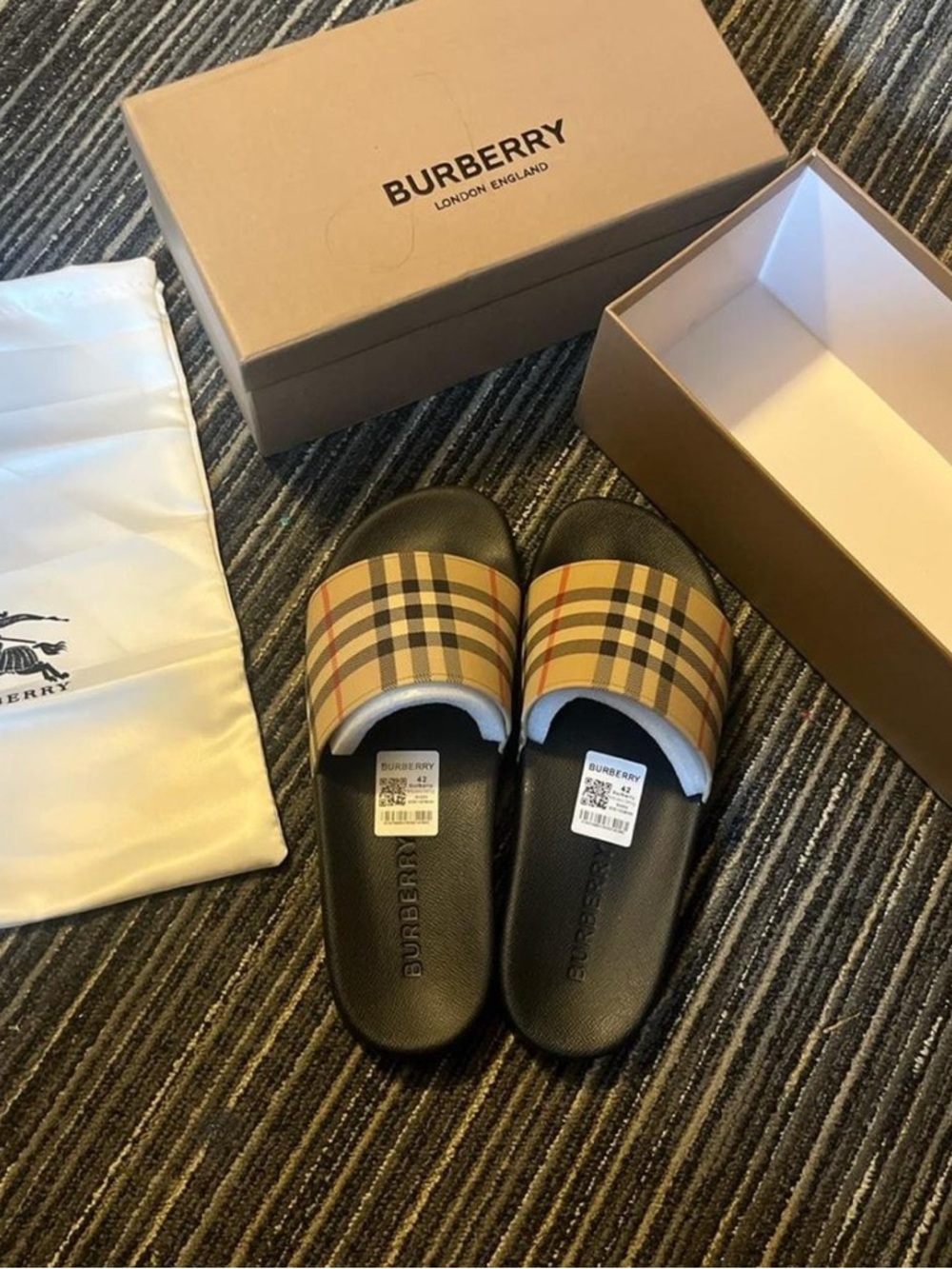 Burberry Sandals — Size 9 US / 42 EU - Picture 2 of 5